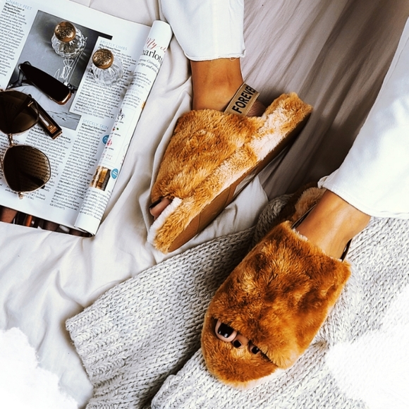 🚨END OF SUMMER SALE furry slippers - Picture 6 of 6